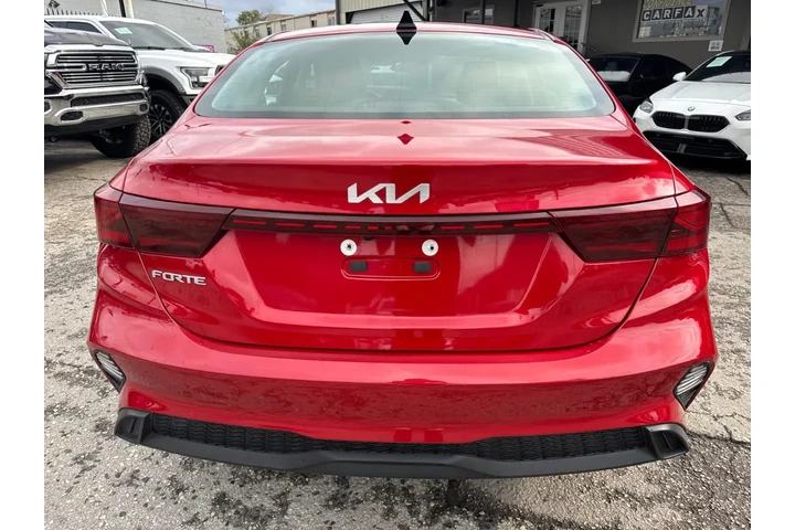 2024 Forte LX image 5