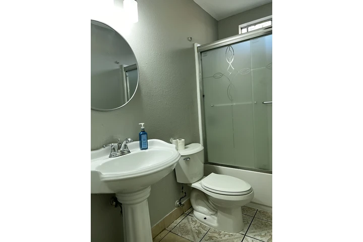 $2600 : Casa De Renta Duplex image 3