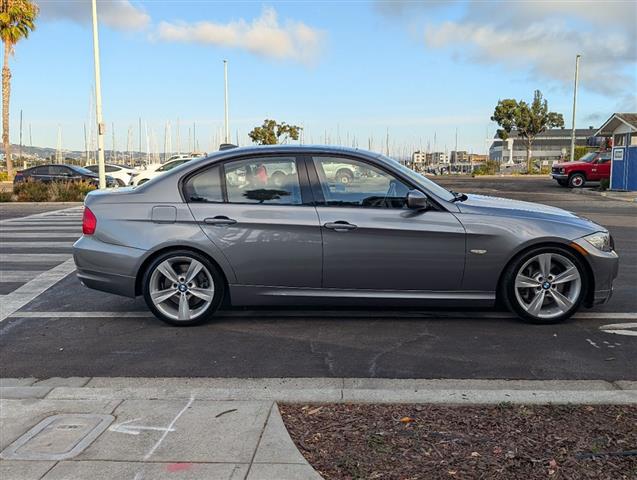 $10988 : 2011 3 Series 335i image 5