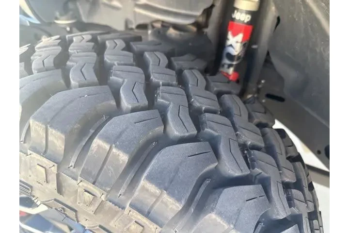 $29950 : Jeep Gladiator 2020 4x4 Laun image 9