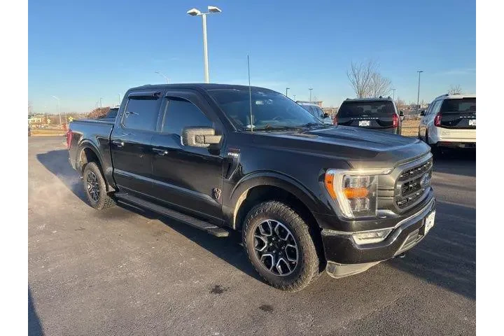 $33000 : Ford F-150 2022 4x4 XLT 4dr image 1