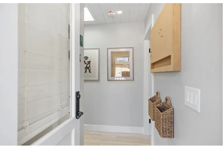 $1050 : beautifully Recently remodeled image 6