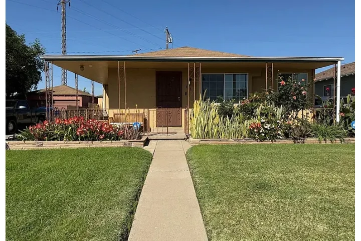 $1330 : 2-bathroom home with 1,024 sq image 1