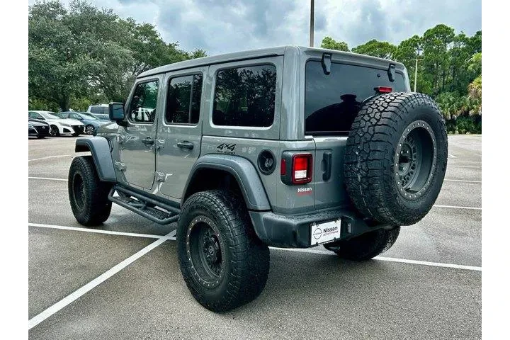 $29887 : Jeep Wrangler Unlimited 2021 image 9
