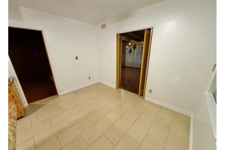$2455 : 3 Bed House in Huntington Park image 5
