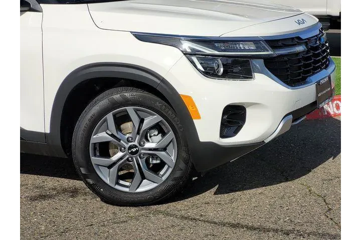 $22079 : Kia Seltos 2024 S 4dr SUV image 6