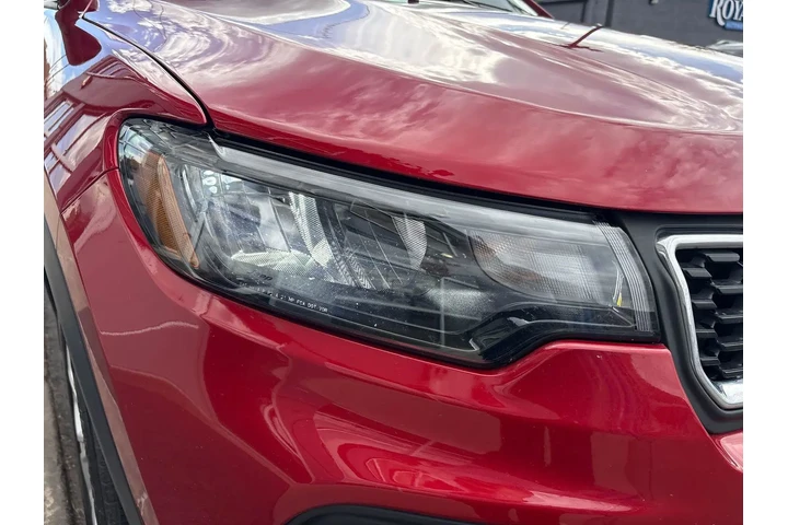 $18995 : 2025 Compass Latitude 4x4 image 9