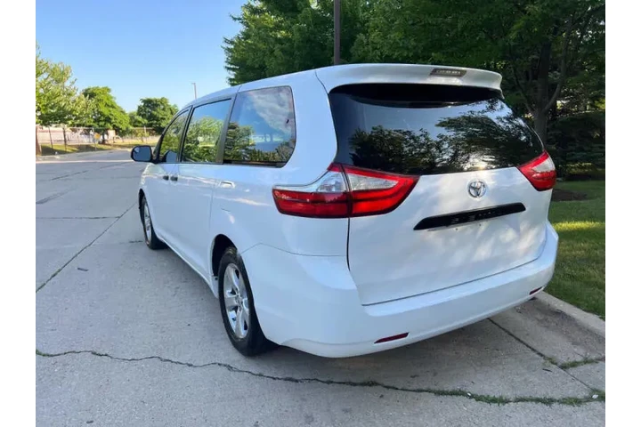 $9997 : 2015 Sienna L 7-Passenger image 5