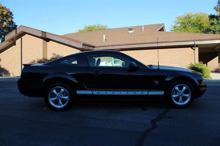$16775 : 2009  Mustang V6 Premium image 9