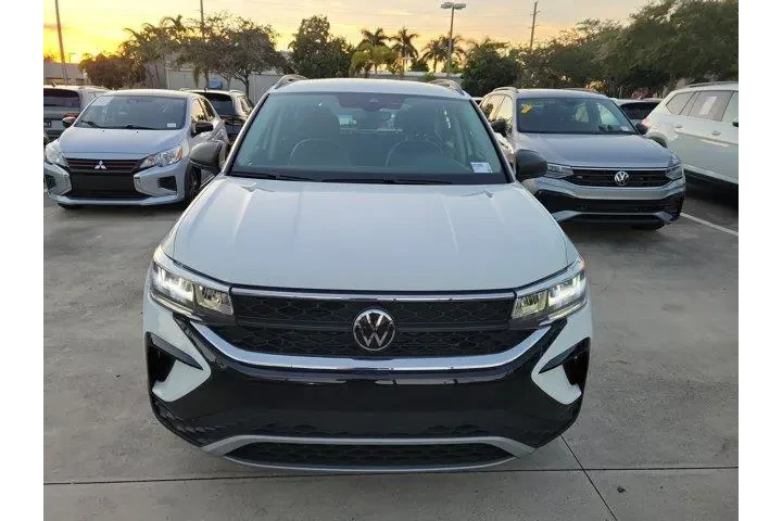 $17788 : Volkswagen Taos 2023 S 4dr S image 2