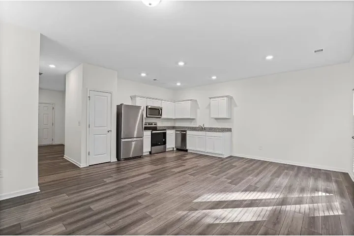 $1249 : Welcome home image 3