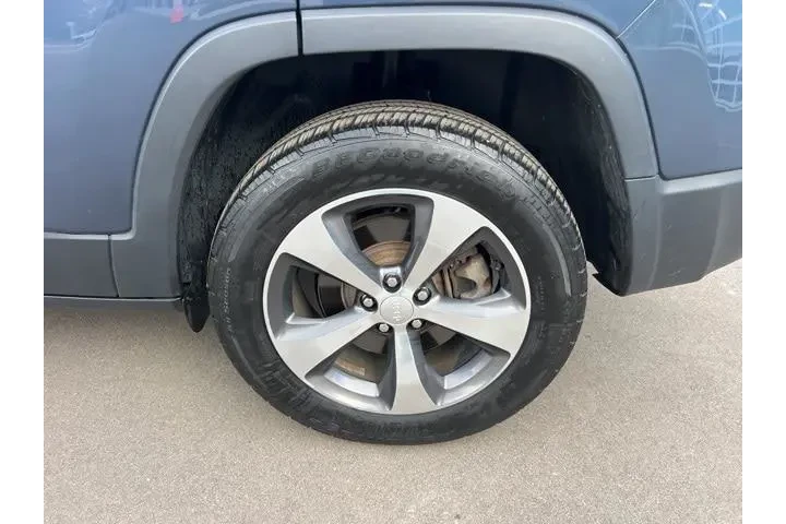 $16975 : Jeep Cherokee 2019 4x4 Limit image 9