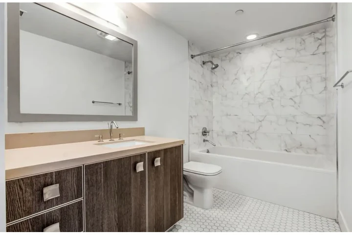 $1550 : 1 Bed 1Bath Apt in Gardena image 8