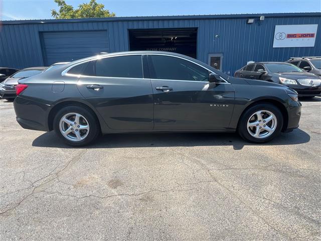 $12886 : 2017 Malibu LS, ONE OWNER, GR image 5