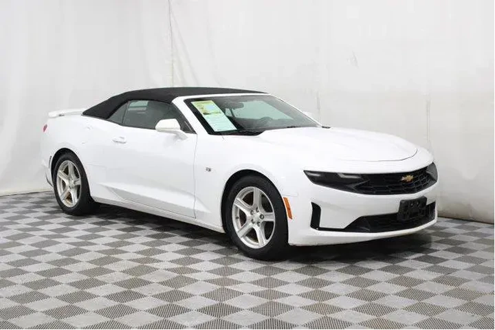 $25988 : Chevrolet Camaro 2020 LT 2dr image 1
