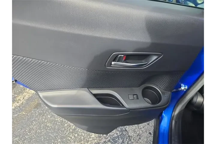 $14990 : Toyota C-HR 2020 LE 4dr Cros image 9