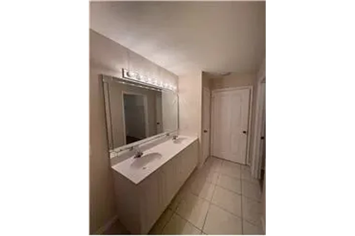 $2150 : Rental property with 3 bedro image 8