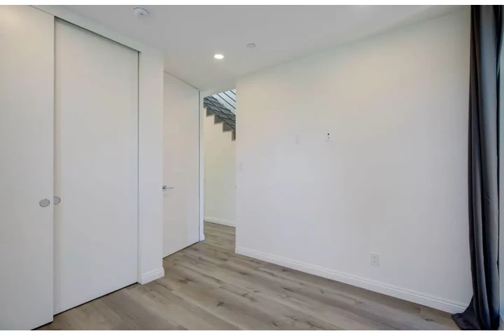 $2100 : 2 bed Apartment for rent in LA image 4