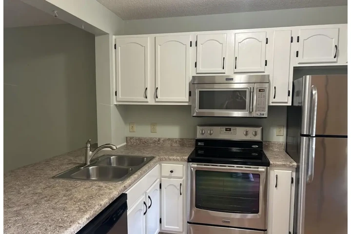 $1350 : Rent image 6