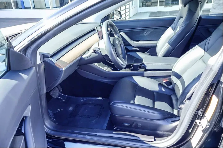 $21000 : Tesla Model 3 2019 Long Rang image 2