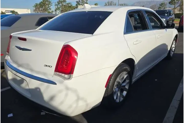 $25900 : Chrysler 300 2023 Touring 4d image 2