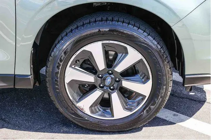 $13498 : Subaru Forester 2018 AWD 2.5 image 9