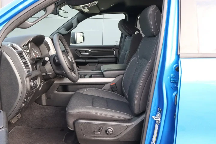 $40988 : 2025 1500 Big Horn 4x4 Crew C image 7