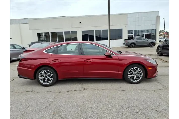 $22301 : Hyundai SONATA 2023 SEL 4dr image 2