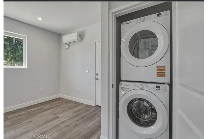 $1000 : 1 bed, 1 bath image 2