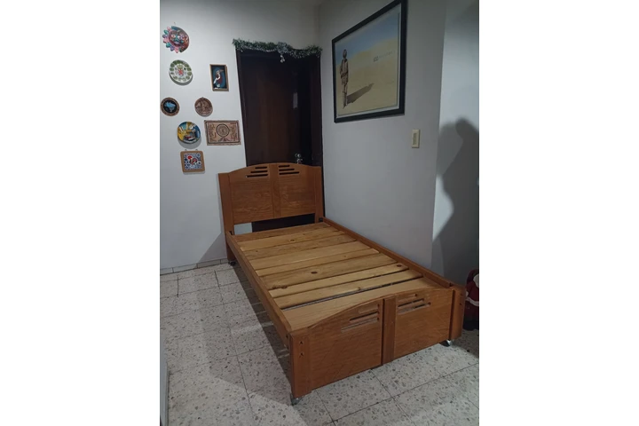 $2 : Cama individual de madera image 6
