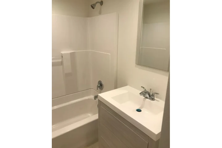 $2400 : 3bed  in Korean town LA image 7