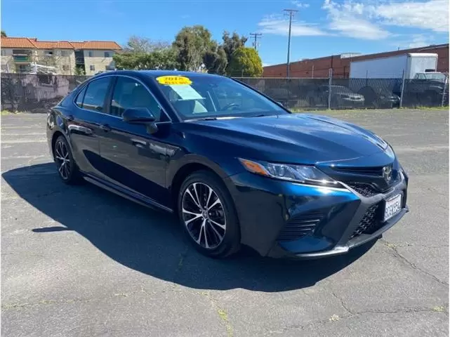 $20995 : 2018 Toyota Camry SE Sedan 4D image 2