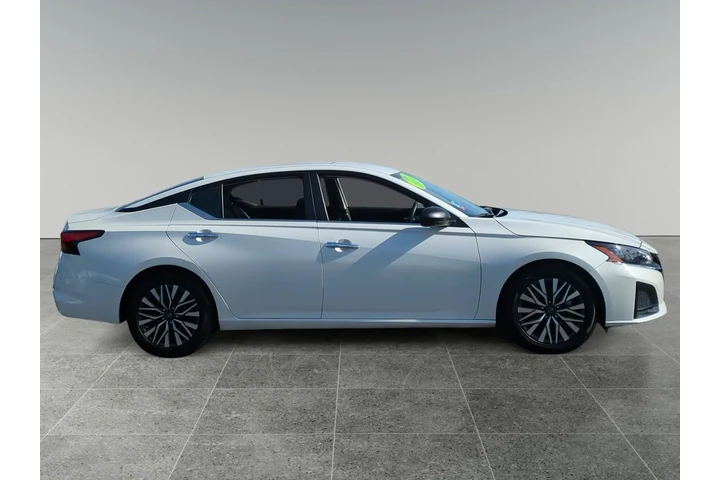 $23500 : Nissan Altima 2024 2.5 SV 4d image 6