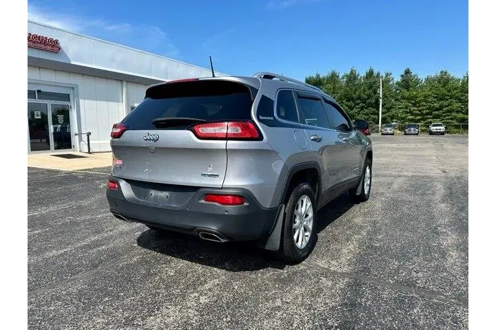 Jeep Cherokee 2017 4x4 Latit image 8