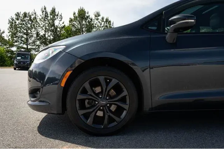 $13888 : Chrysler Pacifica 2019 Limit image 4