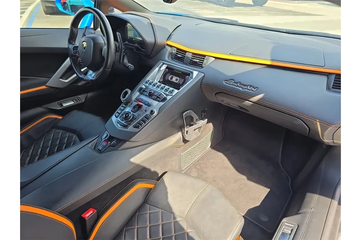 Lamborghini Aventador S AWD 2D image 6