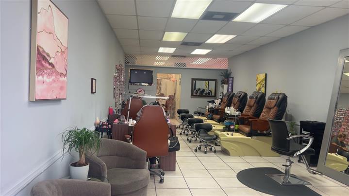 Beauty salon, spa, nails image 1