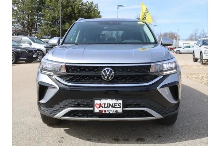 $20077 : Volkswagen Taos 2023 AWD SE image 3