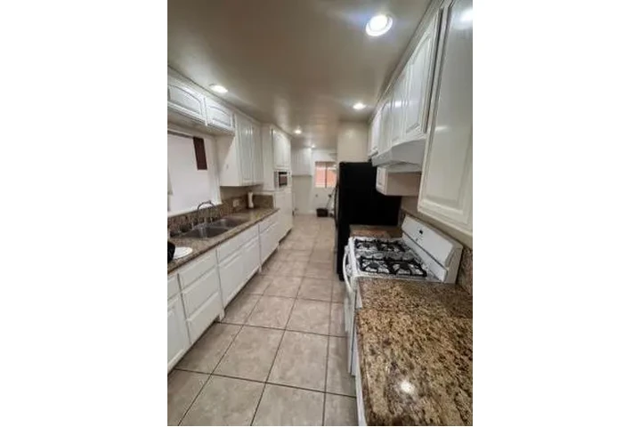 $1100 : Amplios 3 dormitorios image 2