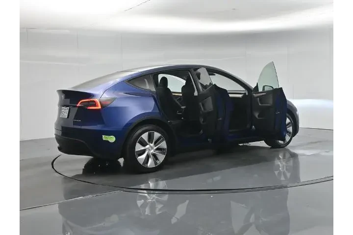 $36204 : Tesla Model Y 2023 AWD 4dr C image 4