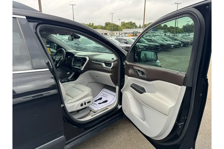$7980 : 2017 GMC Acadia FWD 4dr SLT w image 8