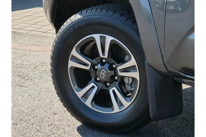 $31998 : Toyota Tacoma 2019 4x2 TRD S image 8