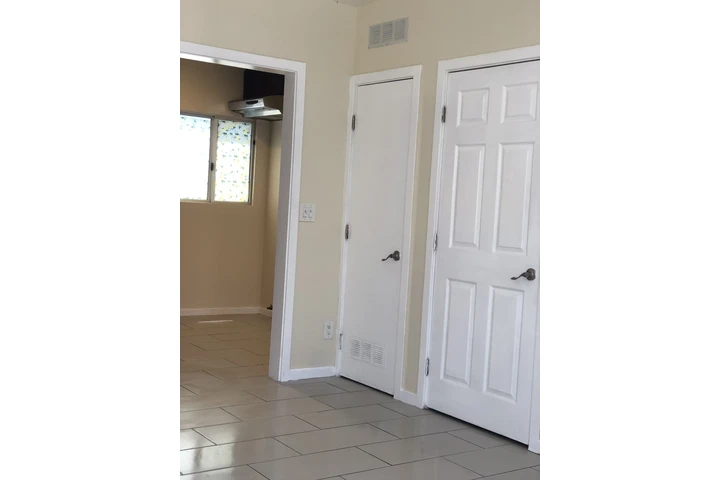 $1495 : Single, 1st floor, Los Angeles image 6