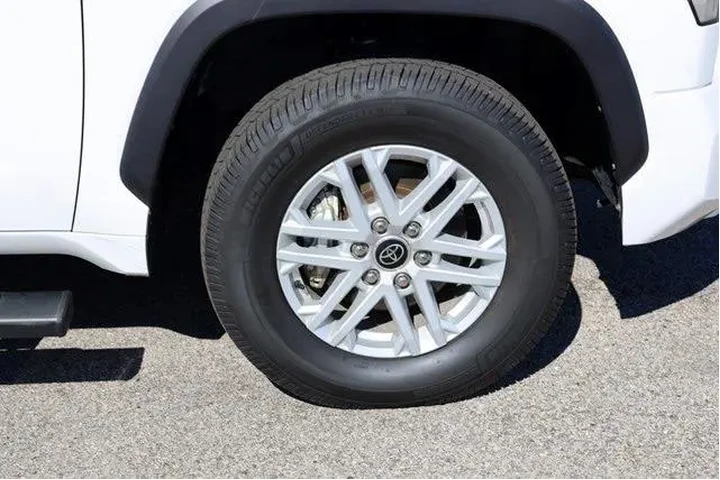$33970 : Toyota Tundra 2023 4x2 SR5 4 image 10