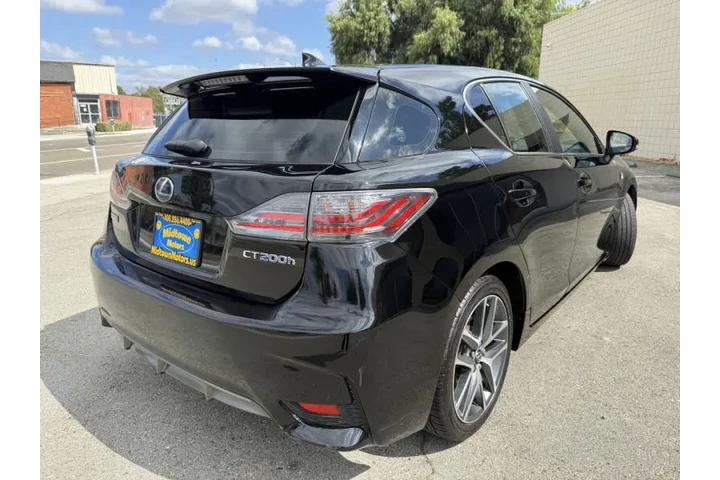 2015 CT 200h image 6