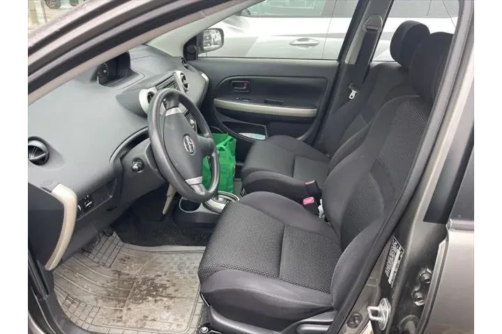 $4495 : Scion xA 2005 4dr Hatchback image 3