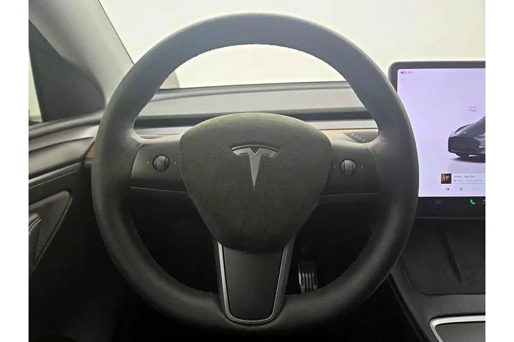 $37998 : Tesla Model Y 2023 AWD Long image 10