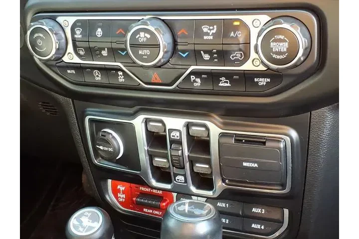 $32943 : Jeep Wrangler Unlimited 2021 image 9