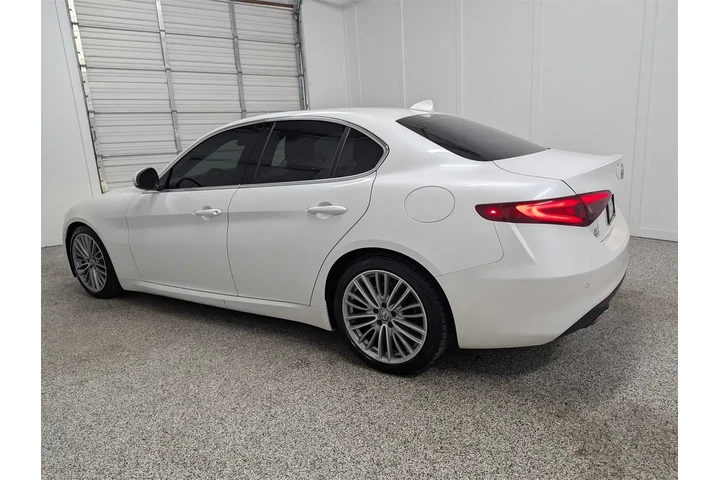 $16197 : Alfa Romeo Giulia 2017 Ti 4d image 4