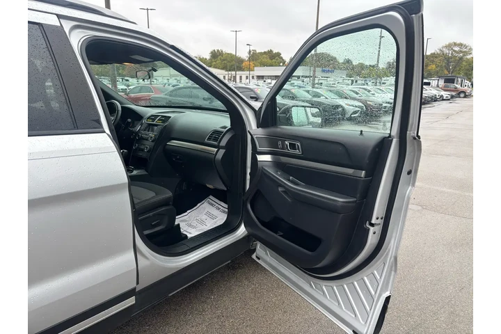 $10980 : 2019 Explorer XLT FWD image 8